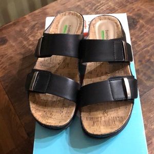 BareTraps womens sandals